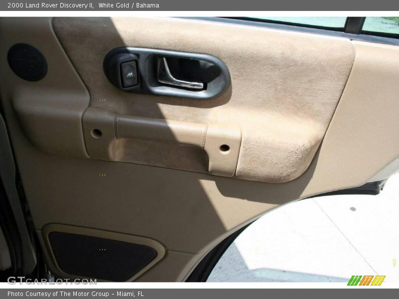White Gold / Bahama 2000 Land Rover Discovery II