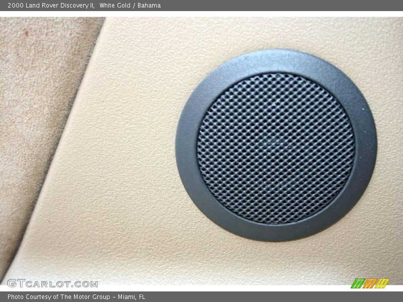 White Gold / Bahama 2000 Land Rover Discovery II