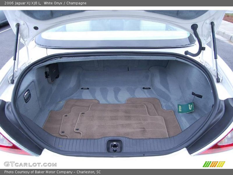White Onyx / Champagne 2006 Jaguar XJ XJ8 L