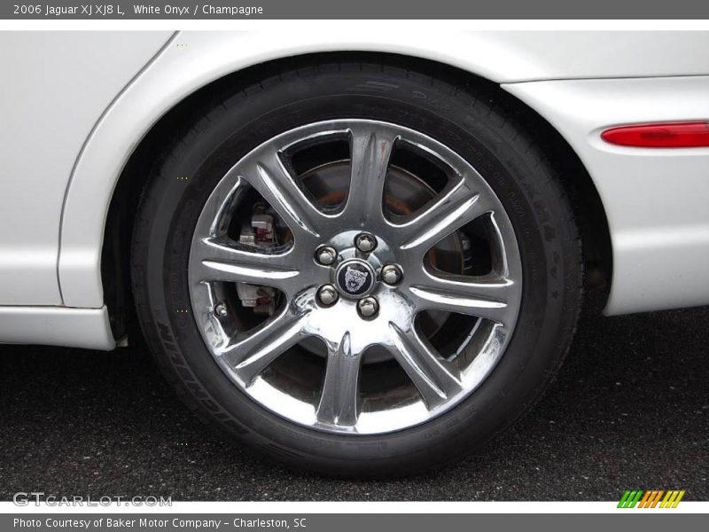 White Onyx / Champagne 2006 Jaguar XJ XJ8 L