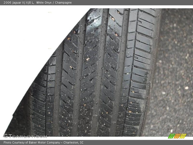 White Onyx / Champagne 2006 Jaguar XJ XJ8 L