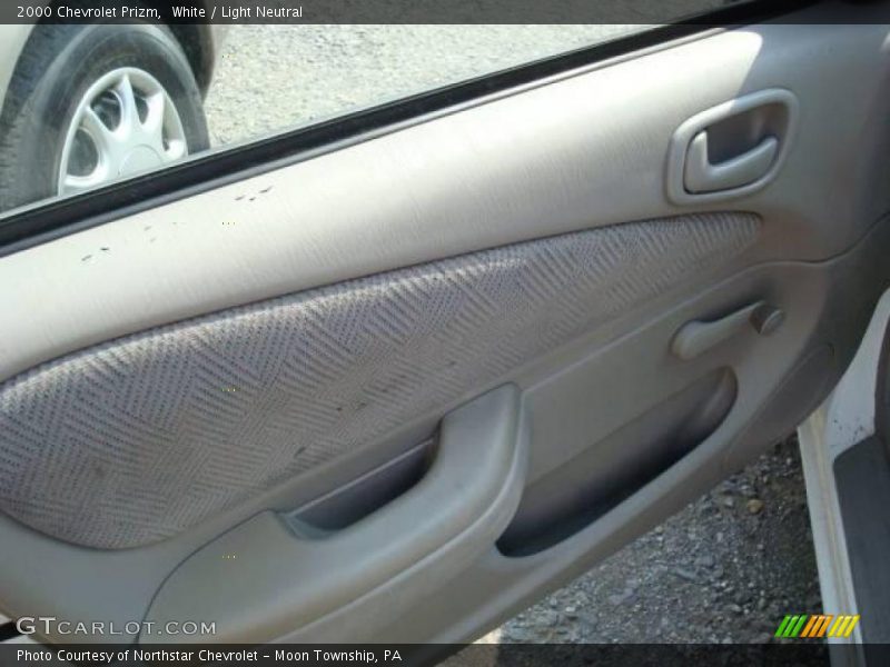 White / Light Neutral 2000 Chevrolet Prizm