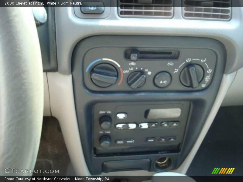 White / Light Neutral 2000 Chevrolet Prizm