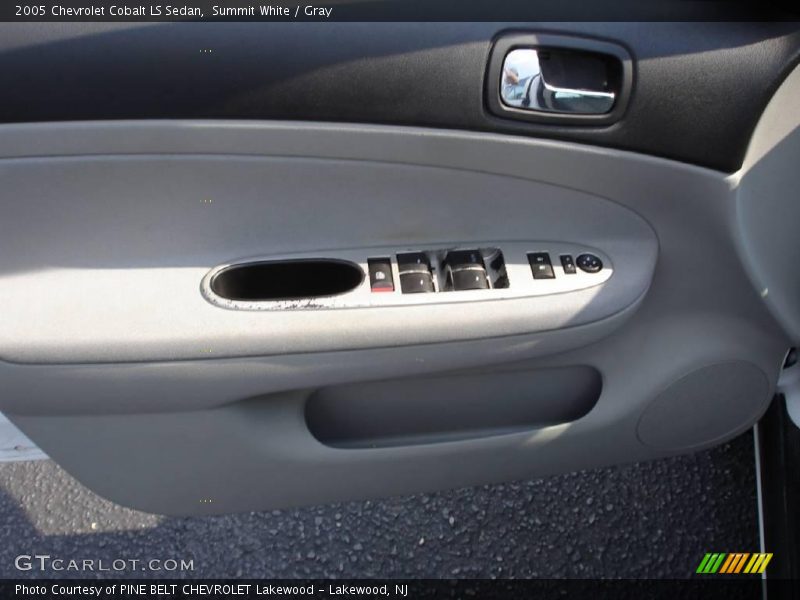 Summit White / Gray 2005 Chevrolet Cobalt LS Sedan