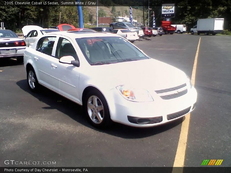 Summit White / Gray 2005 Chevrolet Cobalt LS Sedan