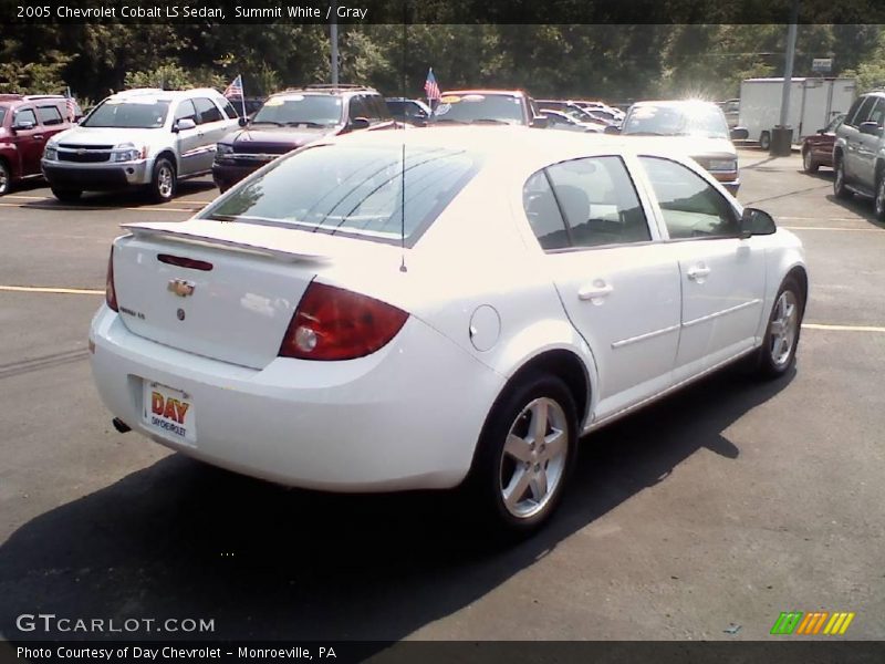 Summit White / Gray 2005 Chevrolet Cobalt LS Sedan