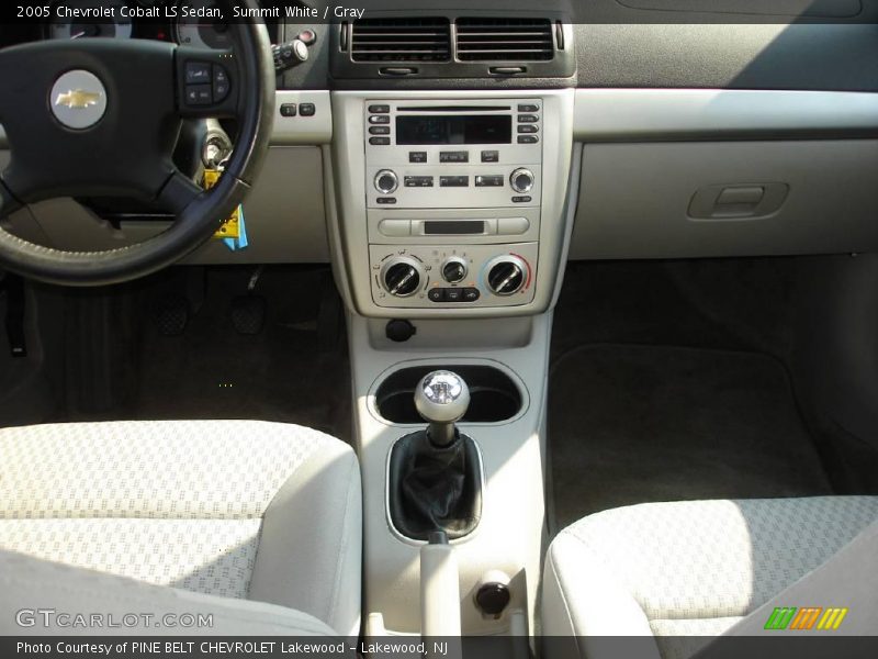 Summit White / Gray 2005 Chevrolet Cobalt LS Sedan