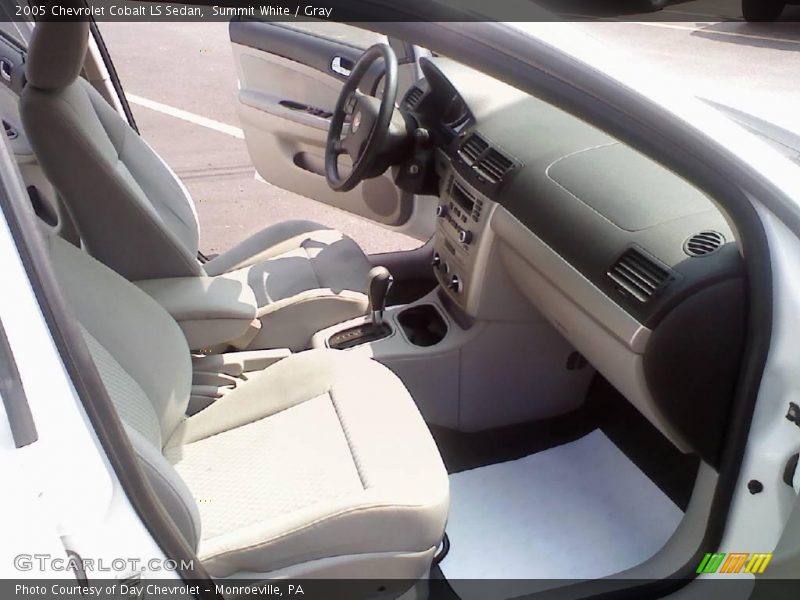 Summit White / Gray 2005 Chevrolet Cobalt LS Sedan