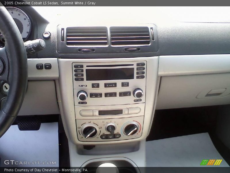 Summit White / Gray 2005 Chevrolet Cobalt LS Sedan