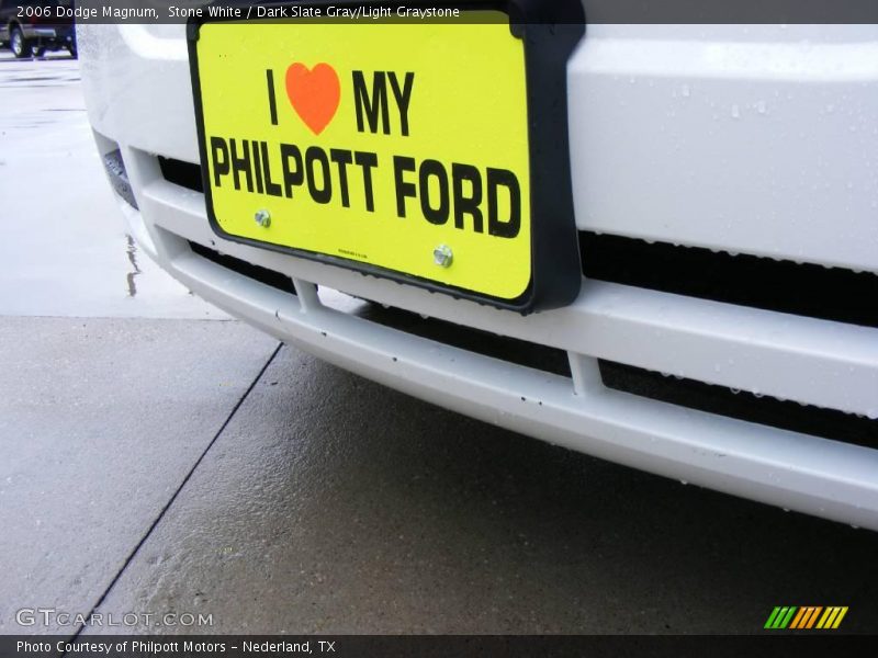 Stone White / Dark Slate Gray/Light Graystone 2006 Dodge Magnum