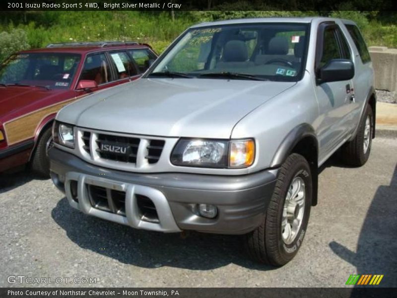 Bright Silver Metallic / Gray 2001 Isuzu Rodeo Sport S 4WD
