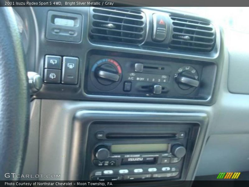 Bright Silver Metallic / Gray 2001 Isuzu Rodeo Sport S 4WD
