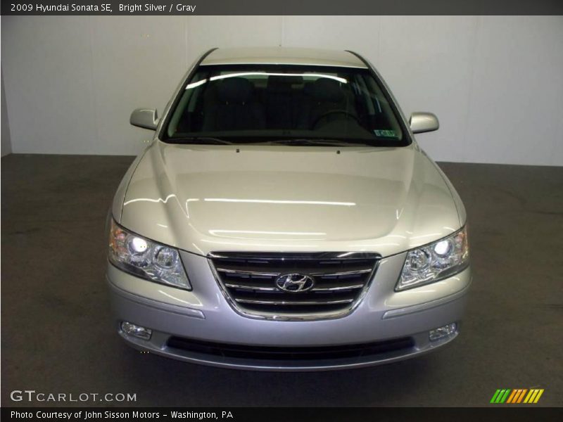 Bright Silver / Gray 2009 Hyundai Sonata SE