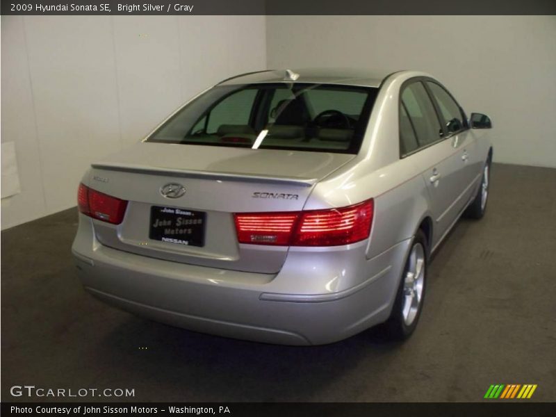 Bright Silver / Gray 2009 Hyundai Sonata SE