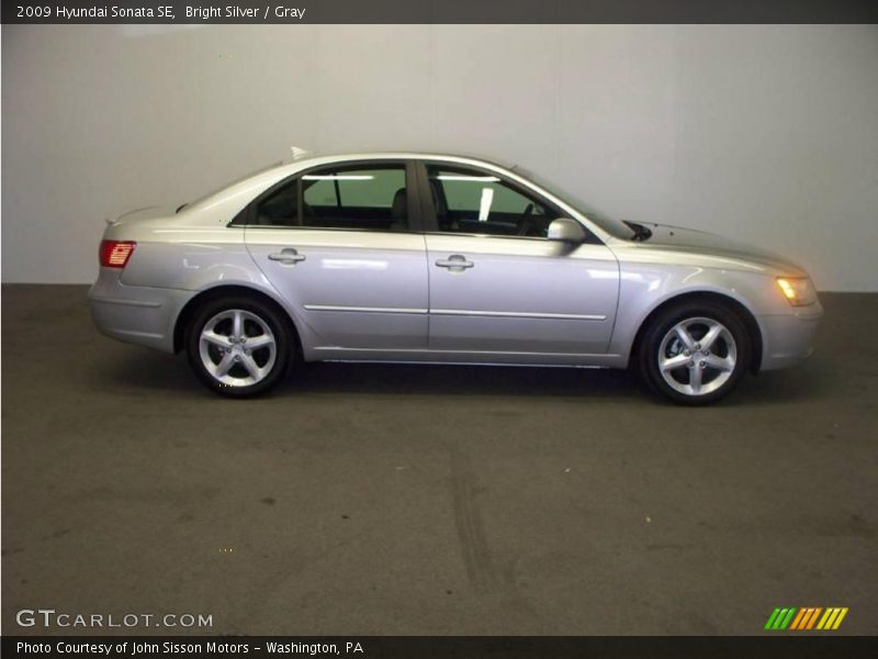 Bright Silver / Gray 2009 Hyundai Sonata SE