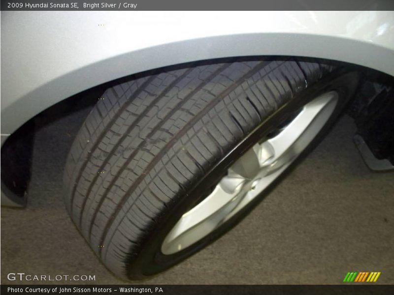 Bright Silver / Gray 2009 Hyundai Sonata SE