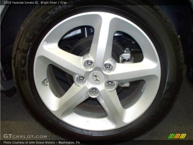 Bright Silver / Gray 2009 Hyundai Sonata SE