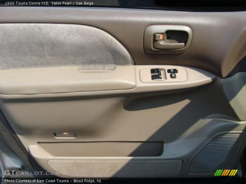Sable Pearl / Oak Beige 1999 Toyota Sienna XLE