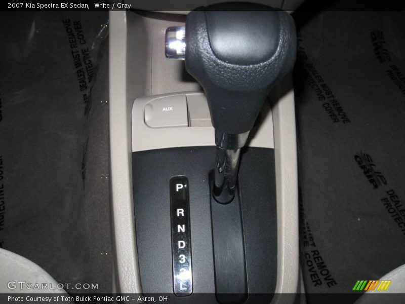 White / Gray 2007 Kia Spectra EX Sedan