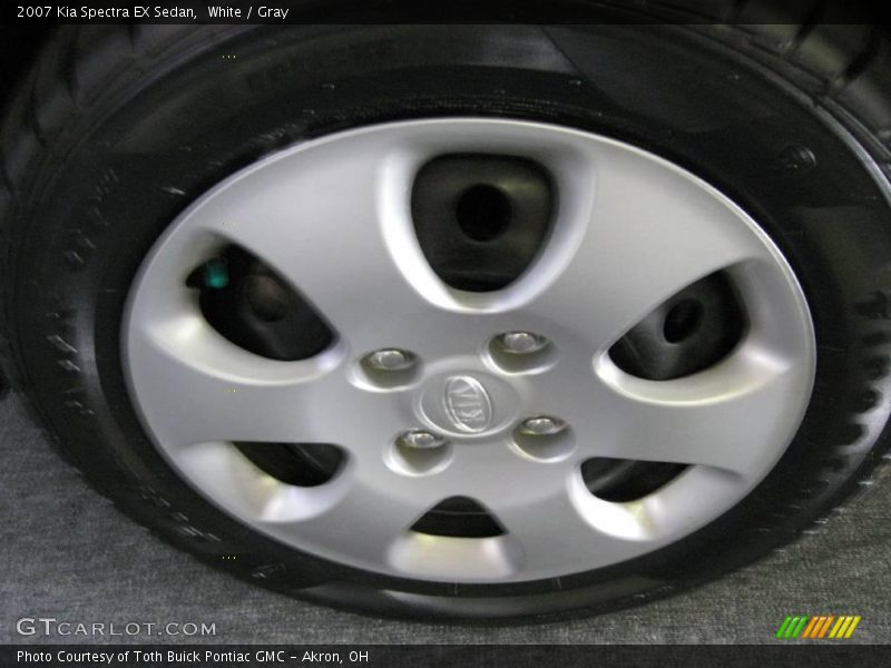 White / Gray 2007 Kia Spectra EX Sedan
