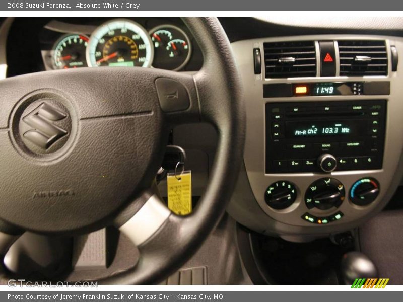 Absolute White / Grey 2008 Suzuki Forenza