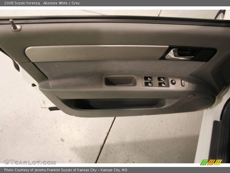 Absolute White / Grey 2008 Suzuki Forenza