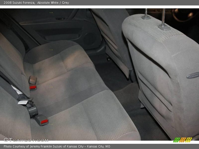 Absolute White / Grey 2008 Suzuki Forenza