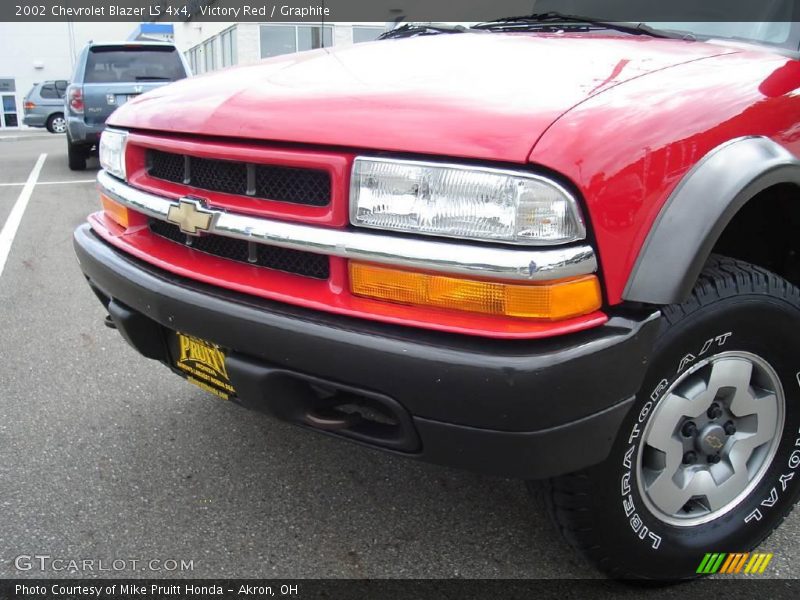 Victory Red / Graphite 2002 Chevrolet Blazer LS 4x4