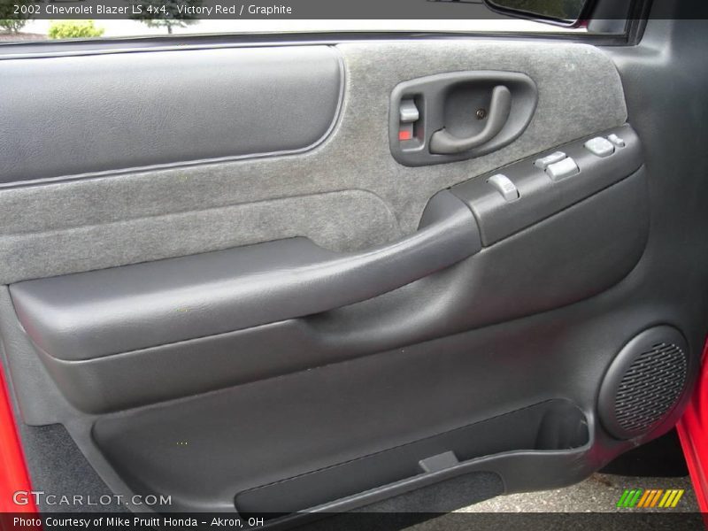 Victory Red / Graphite 2002 Chevrolet Blazer LS 4x4