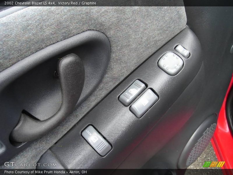 Victory Red / Graphite 2002 Chevrolet Blazer LS 4x4