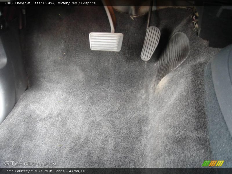 Victory Red / Graphite 2002 Chevrolet Blazer LS 4x4