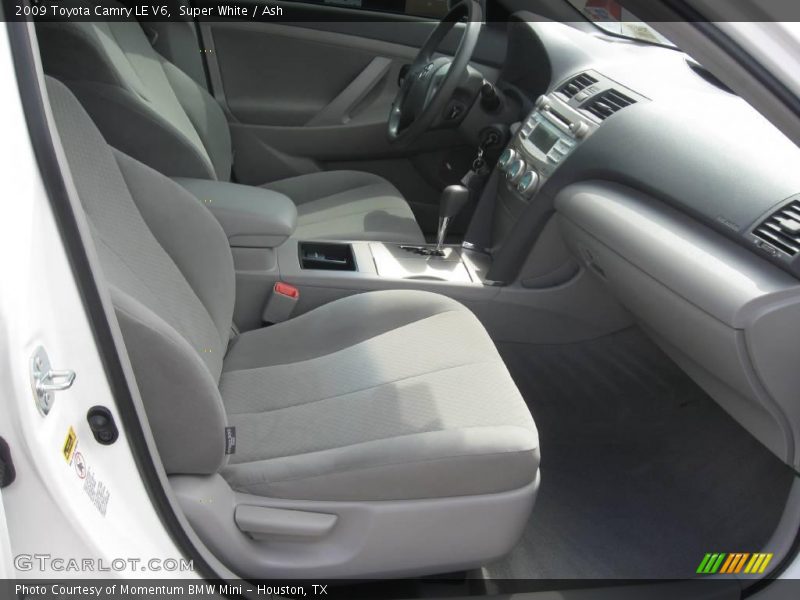 Super White / Ash 2009 Toyota Camry LE V6