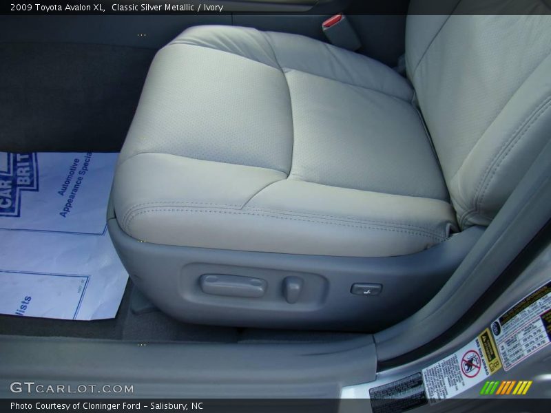 Classic Silver Metallic / Ivory 2009 Toyota Avalon XL