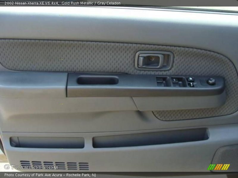 Gold Rush Metallic / Gray Celadon 2002 Nissan Xterra XE V6 4x4