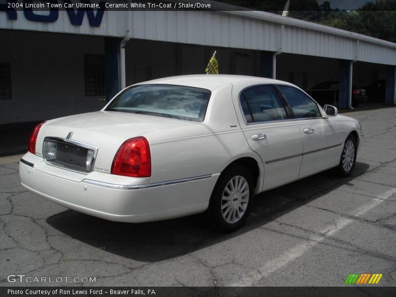 Ceramic White Tri-Coat / Shale/Dove 2004 Lincoln Town Car Ultimate