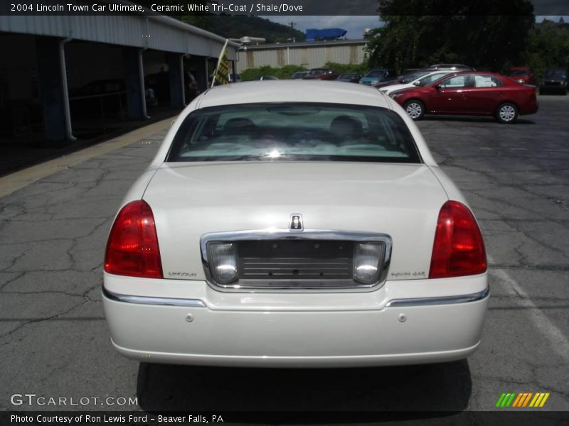 Ceramic White Tri-Coat / Shale/Dove 2004 Lincoln Town Car Ultimate