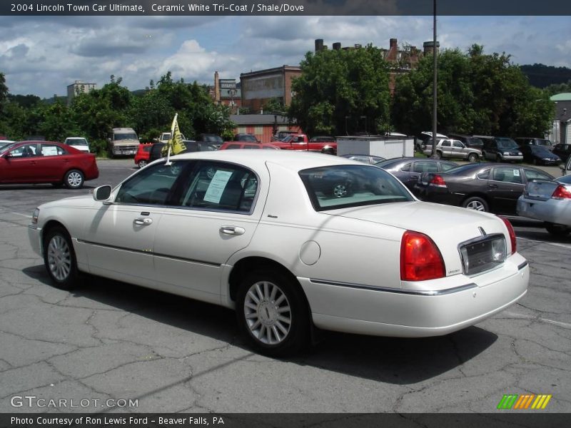Ceramic White Tri-Coat / Shale/Dove 2004 Lincoln Town Car Ultimate