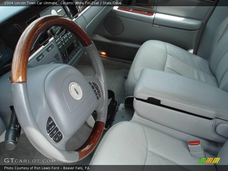 Ceramic White Tri-Coat / Shale/Dove 2004 Lincoln Town Car Ultimate
