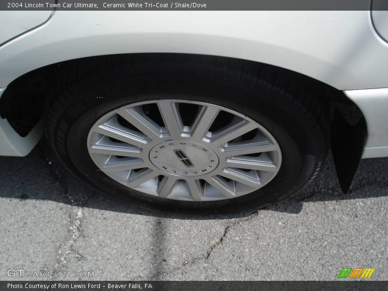 Ceramic White Tri-Coat / Shale/Dove 2004 Lincoln Town Car Ultimate