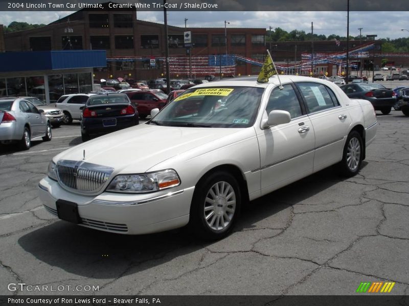 Ceramic White Tri-Coat / Shale/Dove 2004 Lincoln Town Car Ultimate