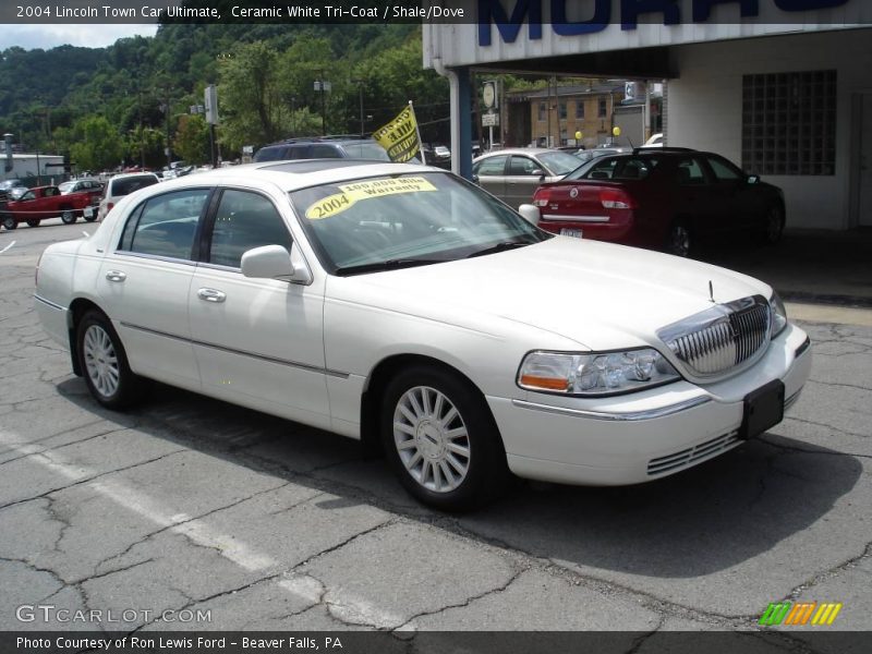 Ceramic White Tri-Coat / Shale/Dove 2004 Lincoln Town Car Ultimate