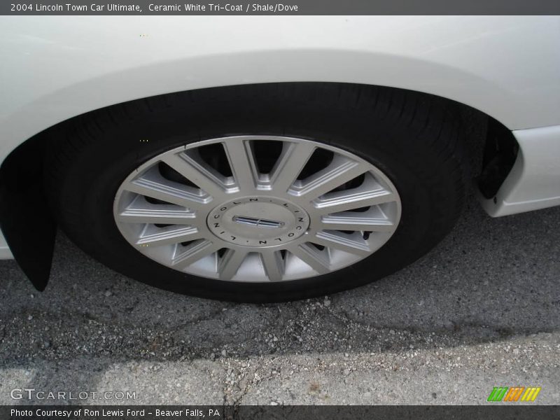 Ceramic White Tri-Coat / Shale/Dove 2004 Lincoln Town Car Ultimate