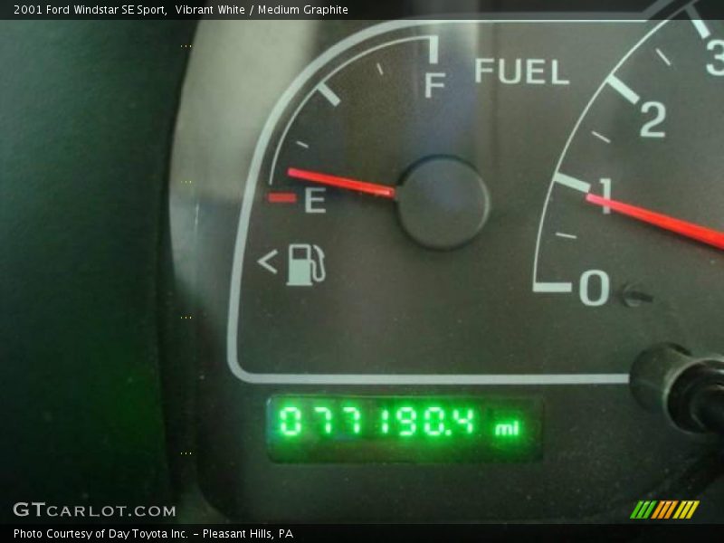 Vibrant White / Medium Graphite 2001 Ford Windstar SE Sport