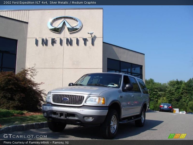Silver Metallic / Medium Graphite 2002 Ford Expedition XLT 4x4
