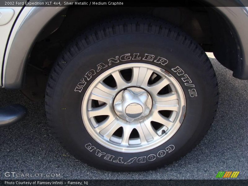Silver Metallic / Medium Graphite 2002 Ford Expedition XLT 4x4