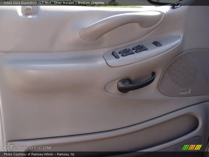 Silver Metallic / Medium Graphite 2002 Ford Expedition XLT 4x4