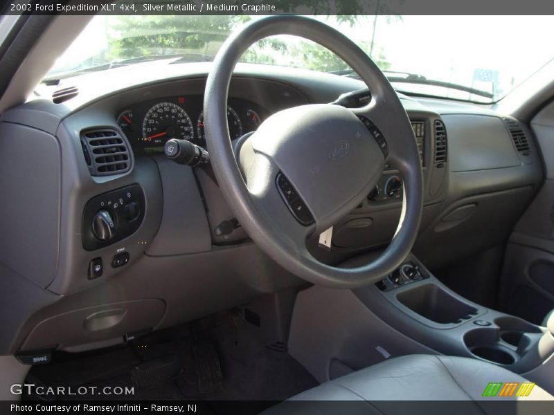 Silver Metallic / Medium Graphite 2002 Ford Expedition XLT 4x4