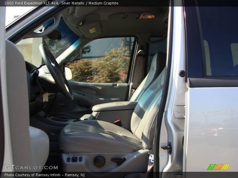 Silver Metallic / Medium Graphite 2002 Ford Expedition XLT 4x4