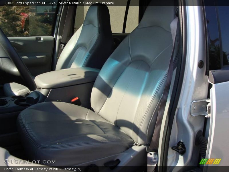Silver Metallic / Medium Graphite 2002 Ford Expedition XLT 4x4