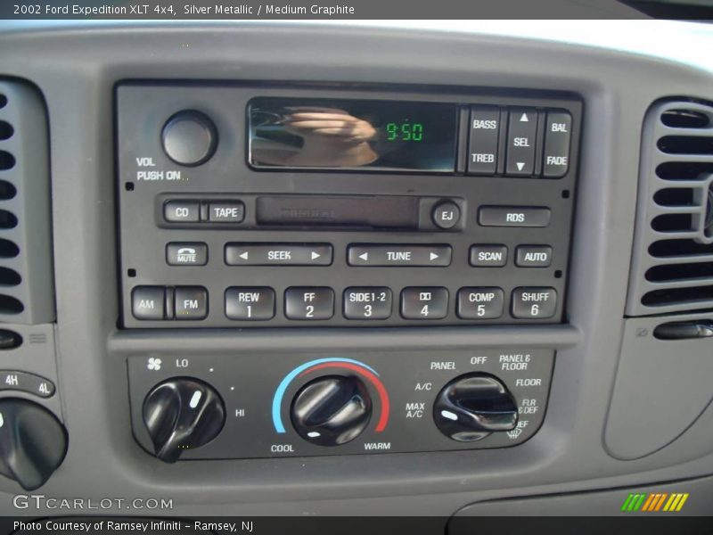 Silver Metallic / Medium Graphite 2002 Ford Expedition XLT 4x4